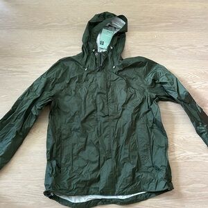 Large Men’s LL Bean Lightweight Raincoat. New with tags.